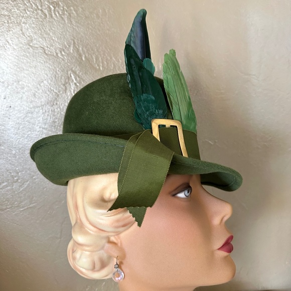 FUN-TASTIC VINTAGE OLIVE FUR FELT FEDORA WITH GROSGRAIN BAND + 2 FEATHER \